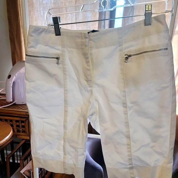 Etcetera size 6 White Brumda zip pockets zip hook closure Brumda Shorts..NICE... - Picture 1 of 12